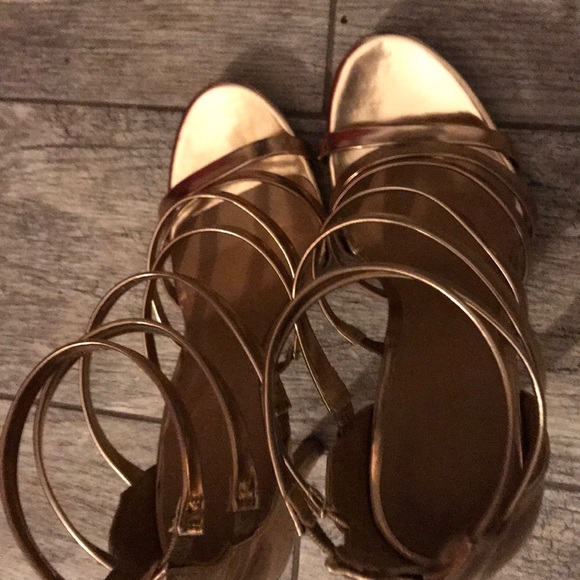 Very nice heels worn twice - Picture 4 of 4